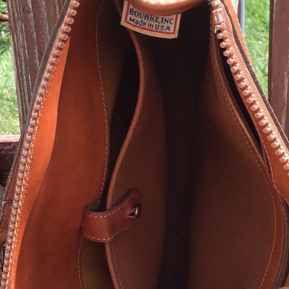 FLASH SALE 👜 Vintage Dooney & Burke leather crossbody - Picture 10 of 16